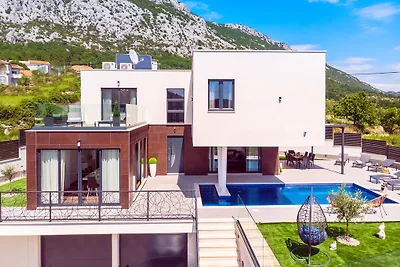 Neue und stilvolle Villa Bruna