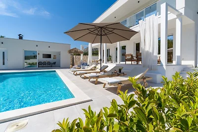 VILLA ZEN mit 32m2 Pool, 7km Strand