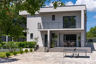 New! Villa Ellamar