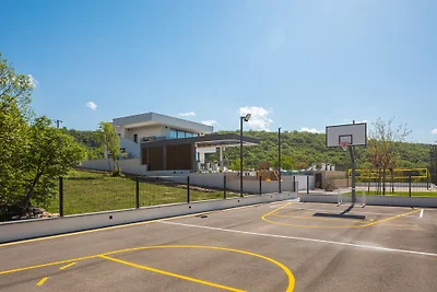 Villa Arya