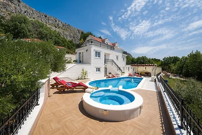 Luxus-Villa MAJA mit Jacuzzi, Pool