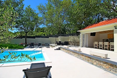 Villa Skura mit beheiztem Pool