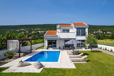 Villa Anja mit beheiztem Pool