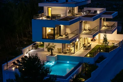 NEW! Villa Briig