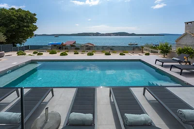 Beachfront Villa Luminara