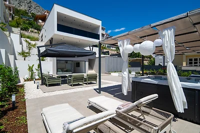 NEW! Villa Siete