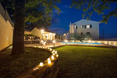 Villa Skura mit beheiztem Pool
