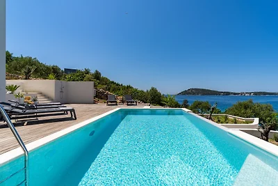 Luxus Villa Roots mit Pool