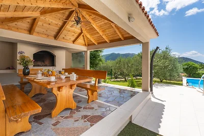 Moderne VILLA BEYBE Pool & Jacuzzi