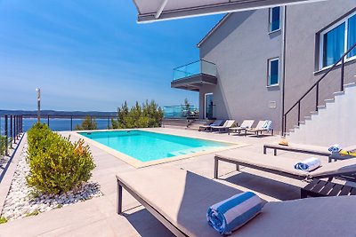 Luxury Villa Iponi mit Pool