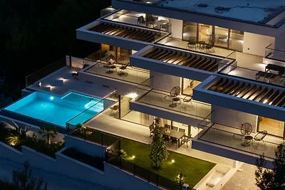 NEW! Villa Briig