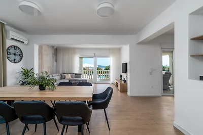 Villa Marisa with 51sqm pool, 5 bed