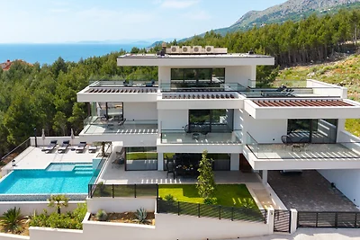 NEW! Villa Briig
