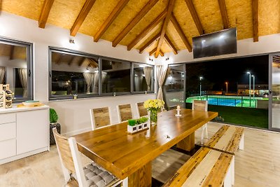VILLA DELMATI-Tennispl.,Pool,12 Per
