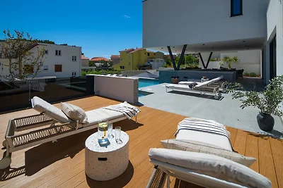 NEW! Villa Siete