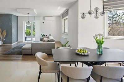 NEW! Villa Green Escape