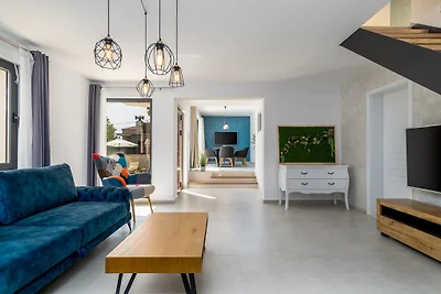 Brand new! Villa Falcon House