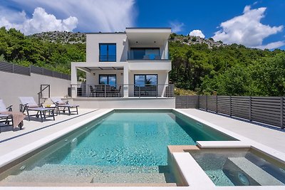 NEW Hillside Villa Paradise