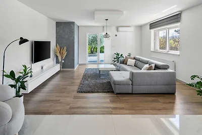 NEW! Villa Green Escape