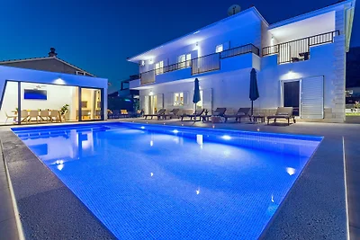 VILLA ALMIC mit beheiztem Pool