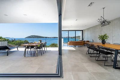 Luxus Villa Roots mit Pool