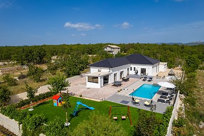 Villa Lukas with 44 m2 private pool