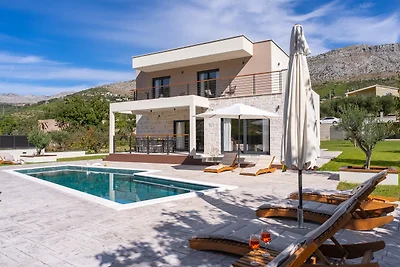NEW! Villa Agrosa