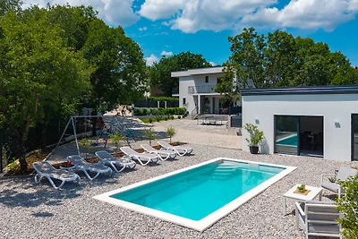 New! Villa Ellamar