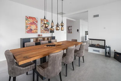 Beachfront Villa Luminara