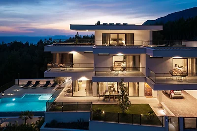 NEW! Villa Briig
