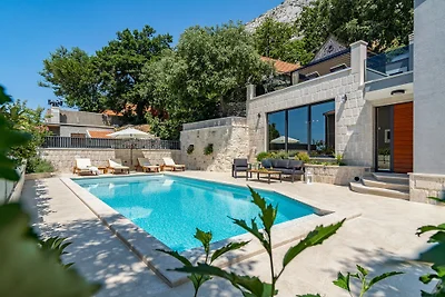 Brand new! Villa Falcon House