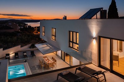 New! Stylish Villa Smiljana with 39