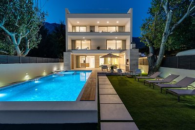 Strandvilla Erce mit 40m2 Pool
