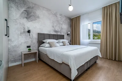 Villa Marisa with 51sqm pool, 5 bed