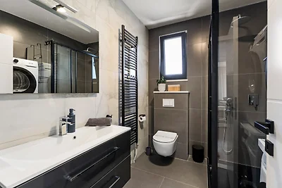 New! Villa Ellamar