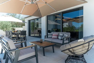 Villa Lady Maris with heated pool