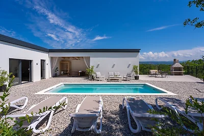 New! Villa Ellamar