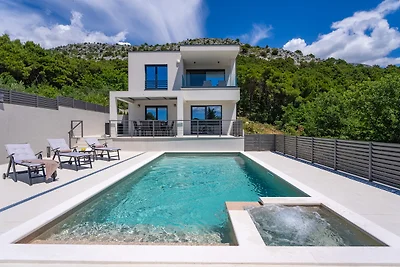 NEW Hillside Villa Paradise