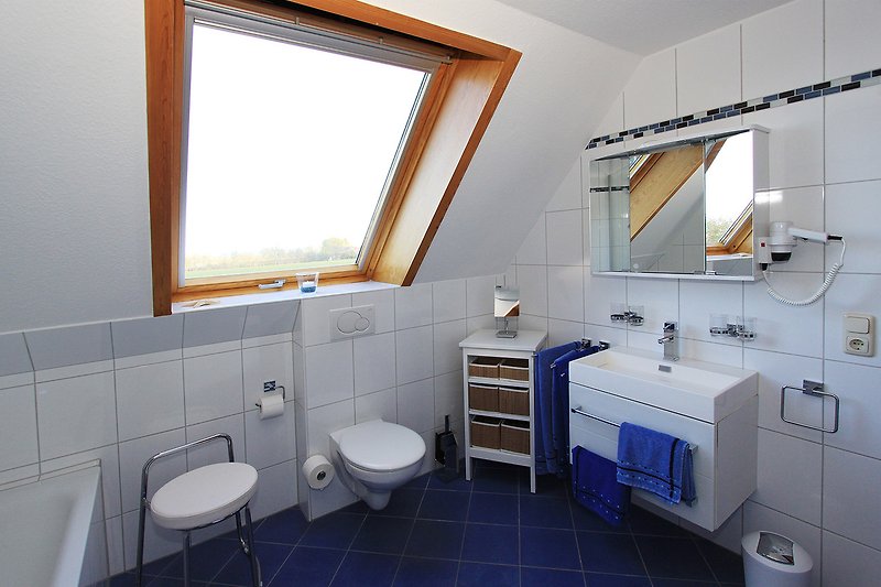 Gemütliches Badezimmer mit Ostseeblick und Fußbodenheizung
