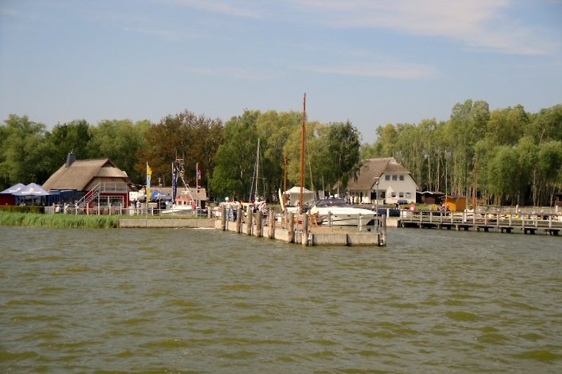 Der Boddenhafen Seeseite