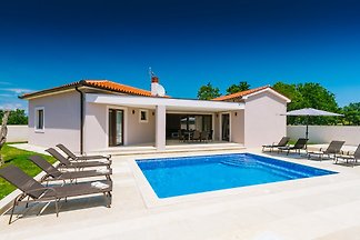 Neue moderne Villa für 10 Personen