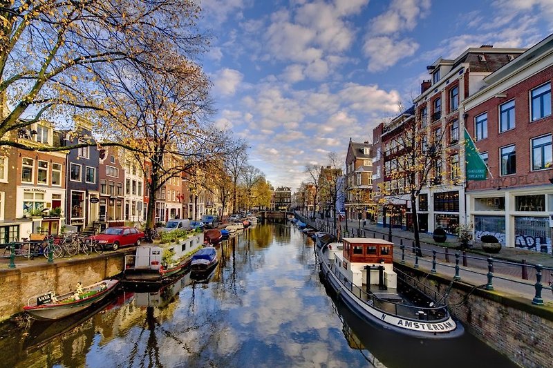 Amsterdam: Wussten Sie, dass Amsterdam Centrum befindet sich nur eine 127-minütige Bahnfahrt vom Bahnhof Zandvoort?