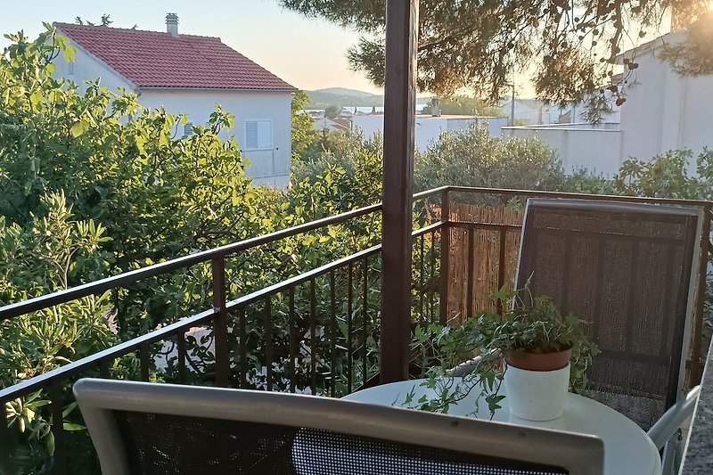 Auf dem Balkon kann man schoen Sonnenuntergang geniessen und Tag ausklingeln lassen