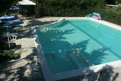 Romantischer Bungalow am Pool