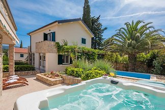 New Modern 2018 Luxe Villa