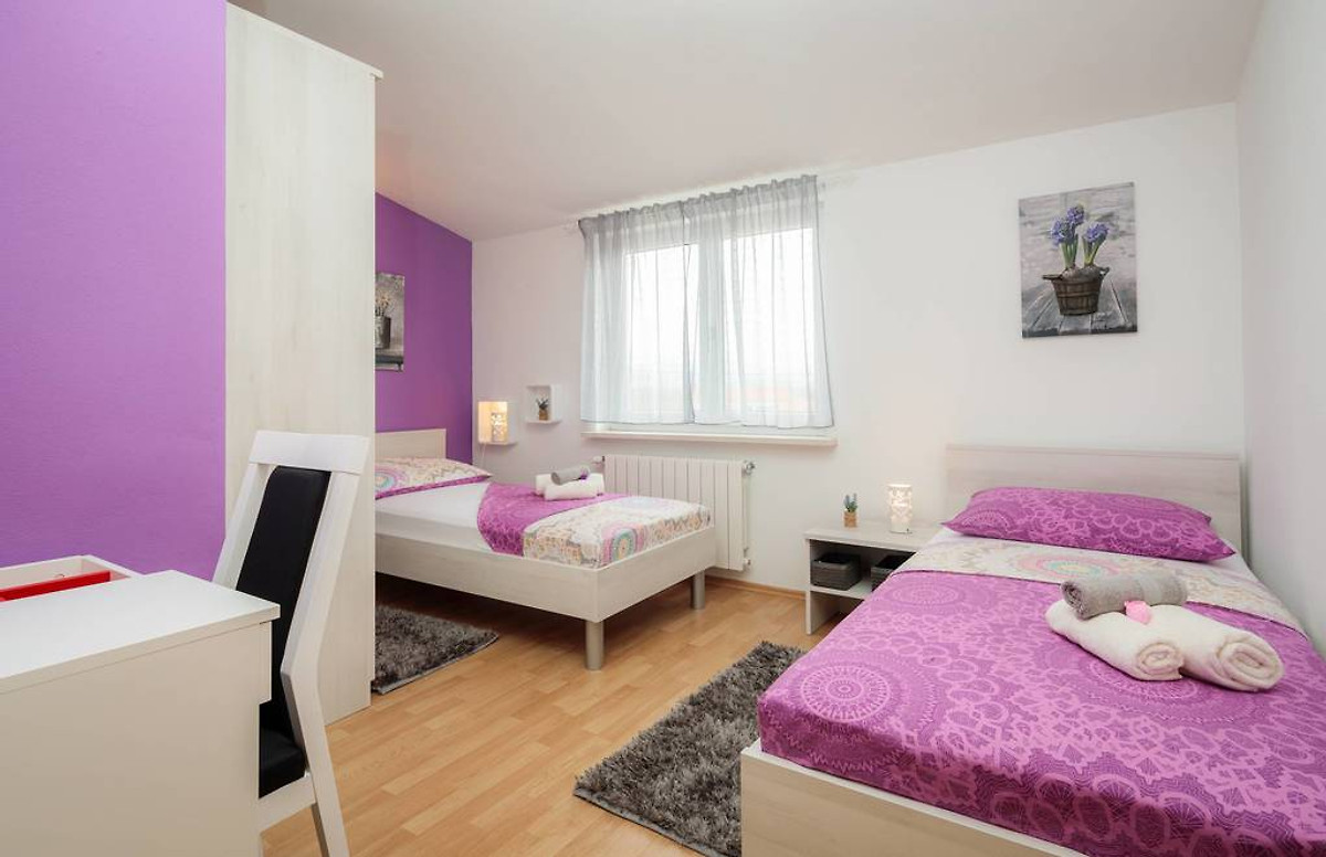 2 Grosse moderne XXL Häuser 2 Grosse moderne XXL Häuser
