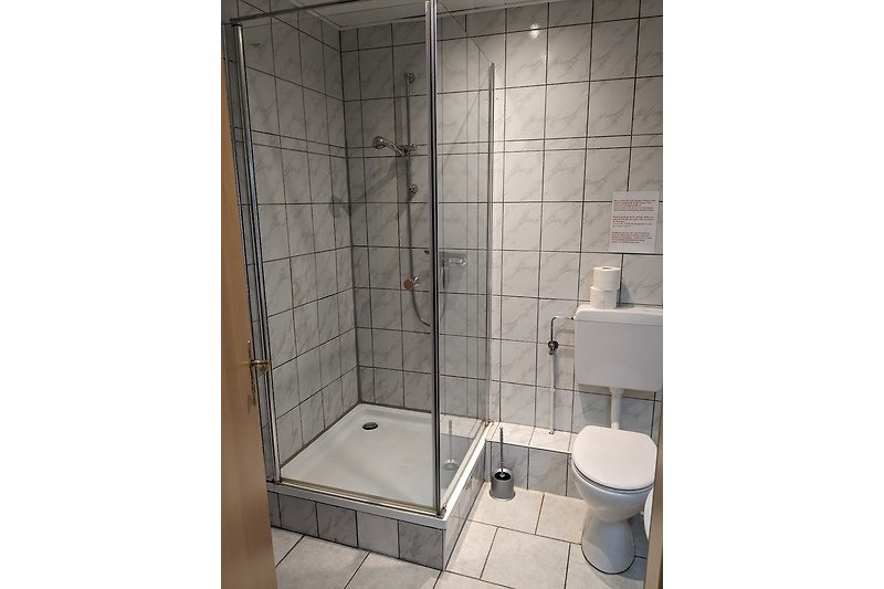 Dusche, WC im Obergeschoß