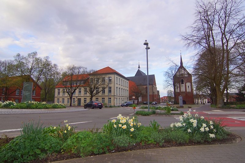 Ansicht des Marktplatzes in Norden mit der Ludgeri Kirche