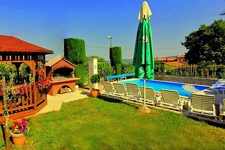 Ferienhaus Mira mit Beheiztem Pool