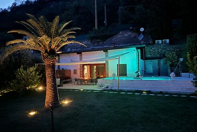 Villa MOLTO mit Seezugang